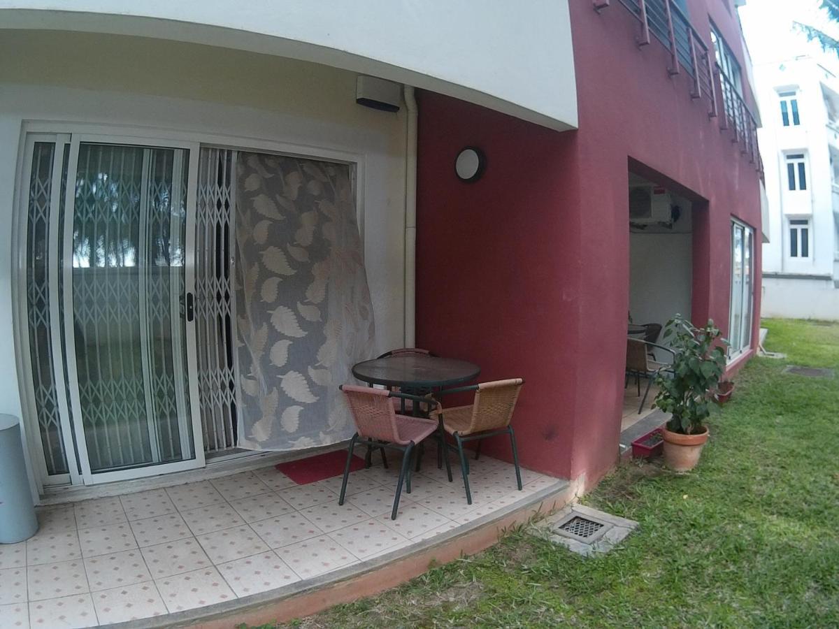 Oceanside Licenced Tourist Residence Flic en Flac Exterior photo
